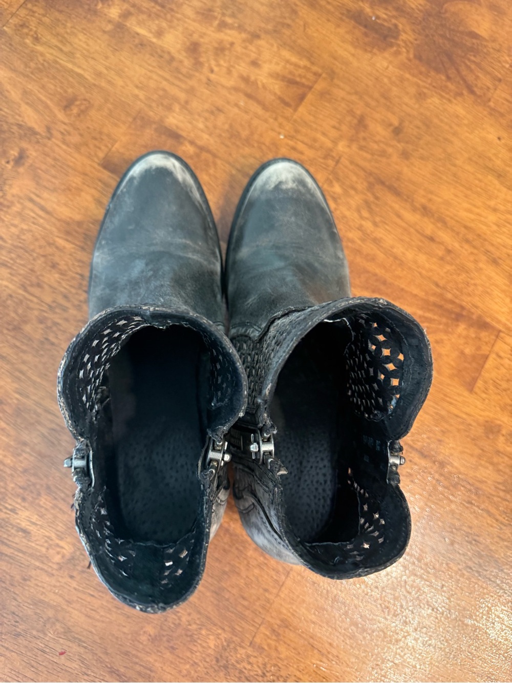 CIRCLE G by CORRAL Distressed Black Grey Leather Cutout Ankle Boots Q0001 10 - Picture 8 of 12